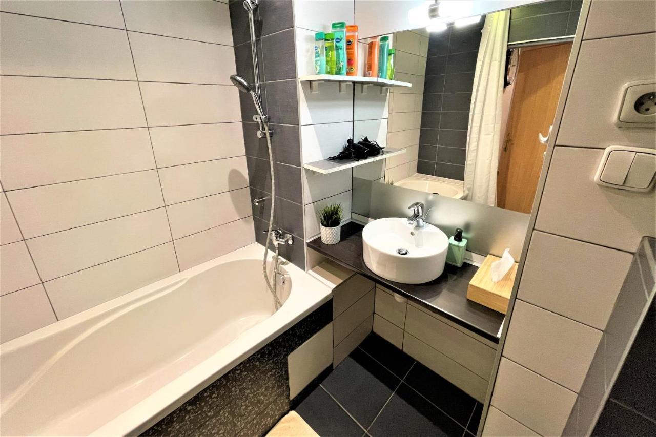 Apartment Helen - Old Town, Ac 브라티슬라바 외부 사진
